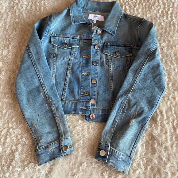 TEXTILE Elizabeth & James~Distressed Denim Jacket✨ - Picture 3 of 9